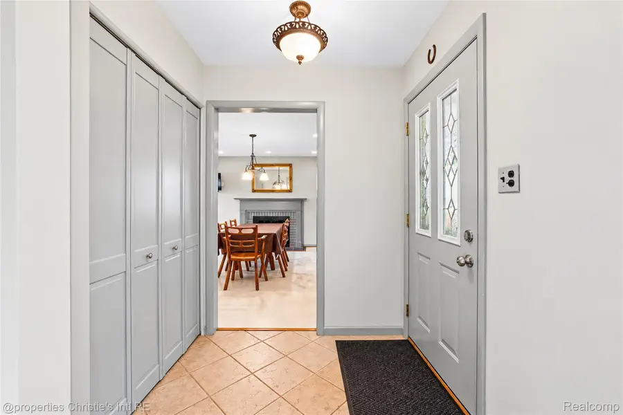 24187 S Duncan Circle, Farmington Hills, MI 48336 - #2
