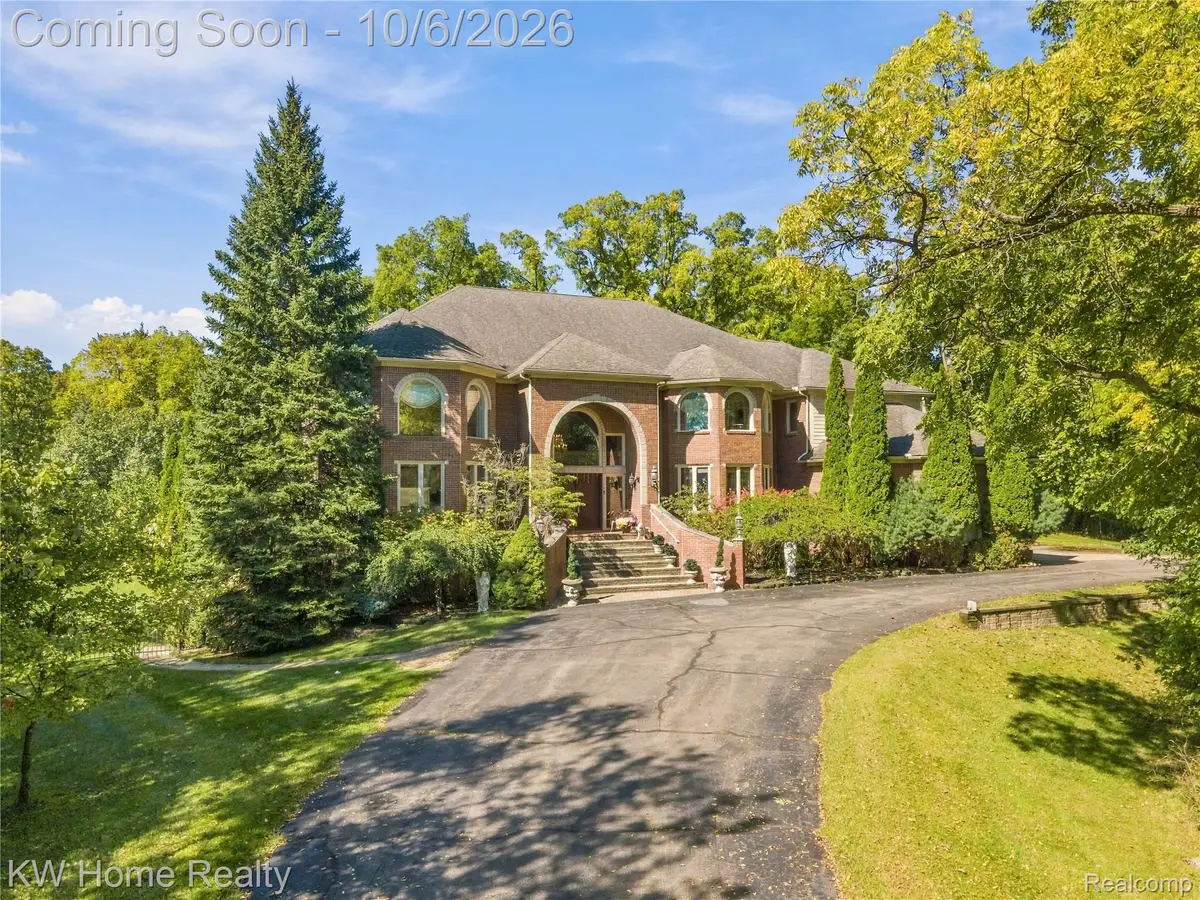 6364 Golden Lane, West Bloomfield, MI 48322 - #1