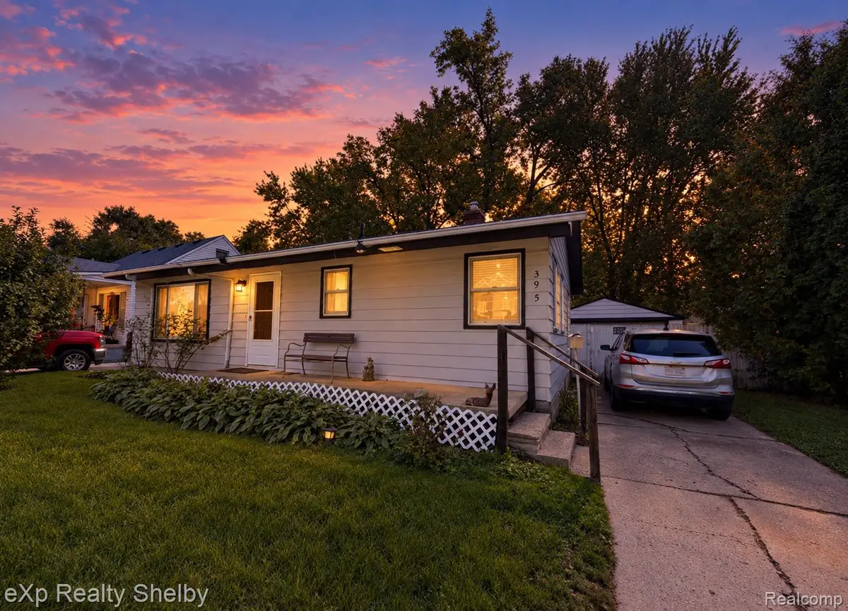 395 W Elza Avenue, Hazel Park, MI 48030 - #1