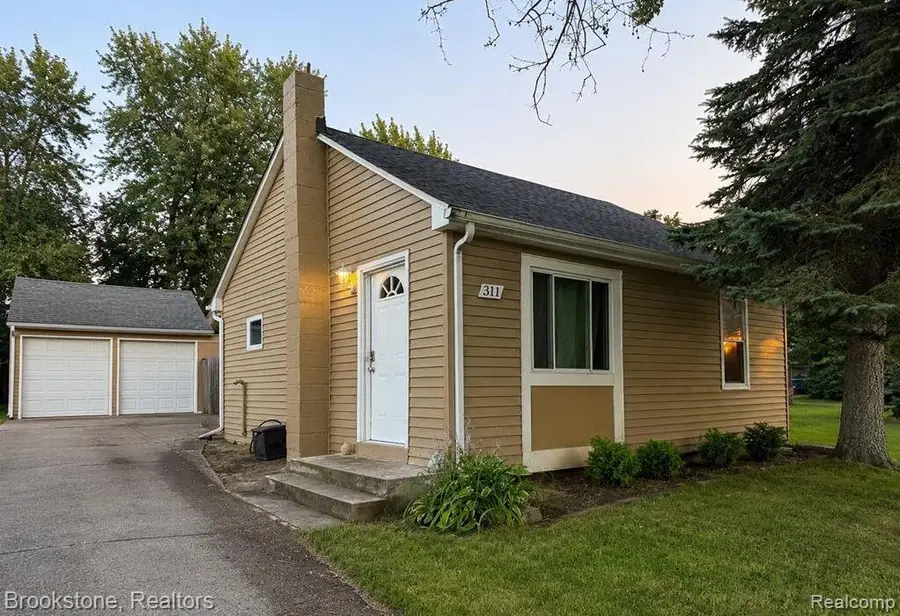 311 W Grand Traverse Street, Commerce Township, MI 48382 - #2