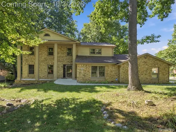 1304 Kings Carriage Road, GrandBlanc, MI 48439