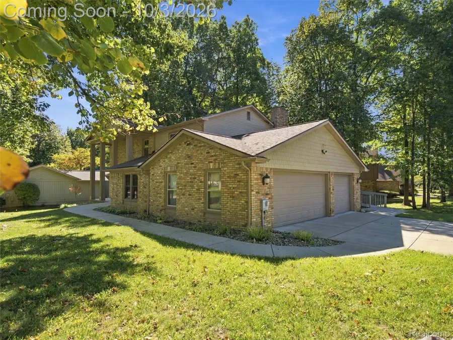 1304 Kings Carriage Road, Grand Blanc, MI 48439 - #2