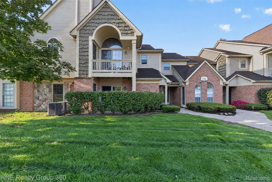 229 Brookwood Drive, South Lyon, MI 48178 - #2
