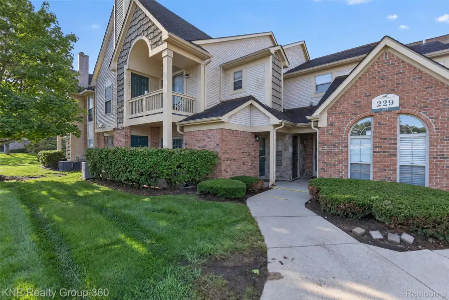 229 Brookwood Drive, South Lyon, MI 48178 - #3