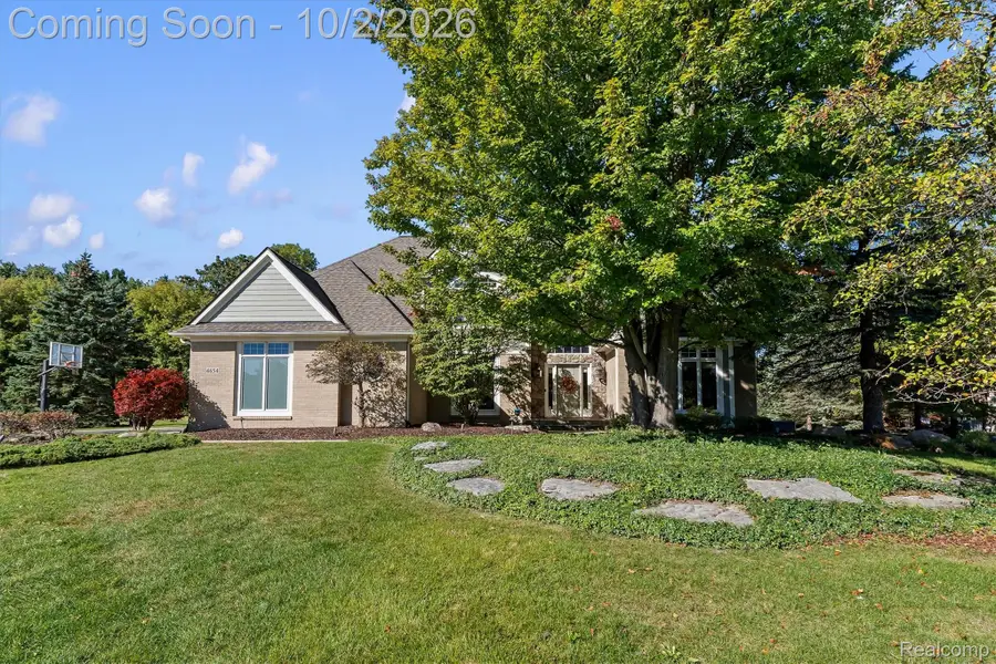 4654 Woodland Hills Drive, Rochester, MI 48306 - #2