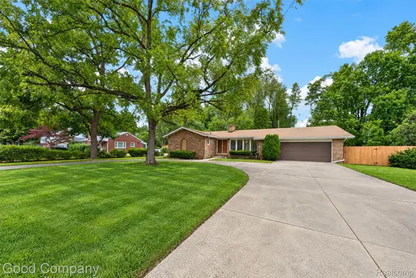 200 W 13 Mile Road, RoyalOak, MI 48073