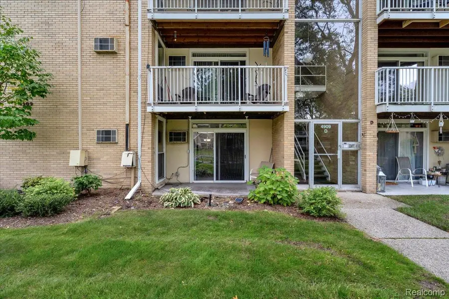 4909 N Crooks Road #D-1, Royal Oak, MI 48073 - #2
