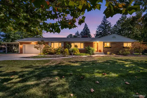 26215 Allen Road, Woodhaven, MI 48183