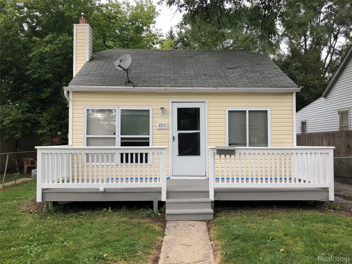 220 W Columbia Avenue, Pontiac, MI 48340 - #1