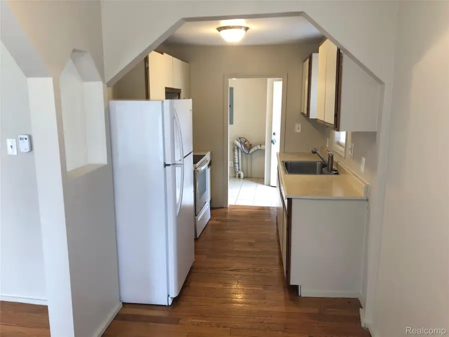 220 W Columbia Avenue, Pontiac, MI 48340 - #3