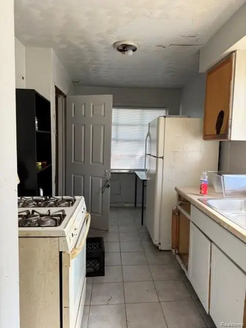 8060 Asbury Park, Detroit, MI 48228 - #3