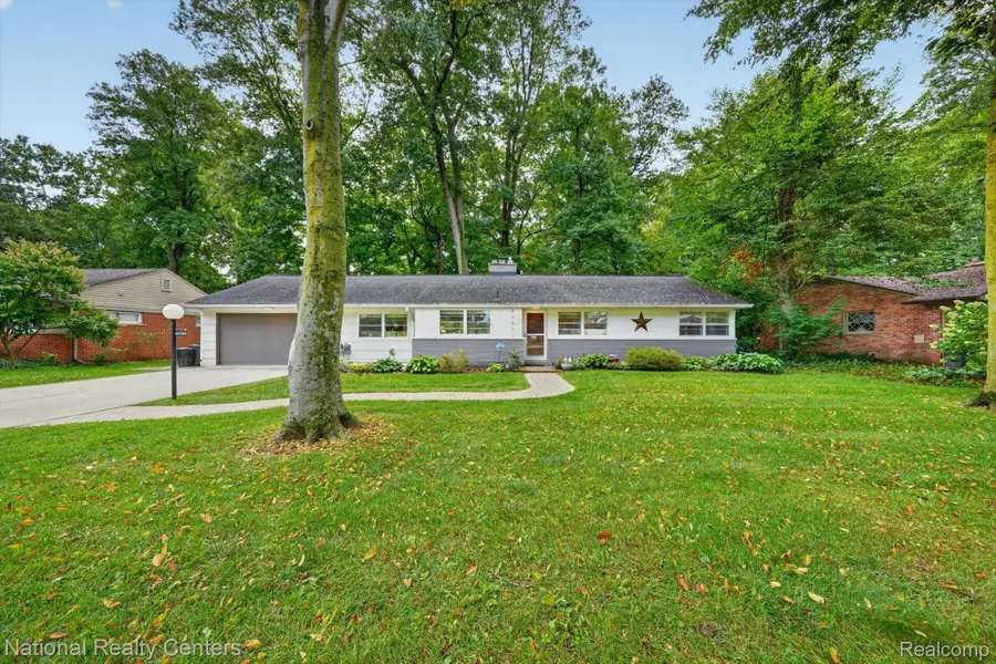 44505 Governor Bradford Road, Plymouth, MI 48170 - #2