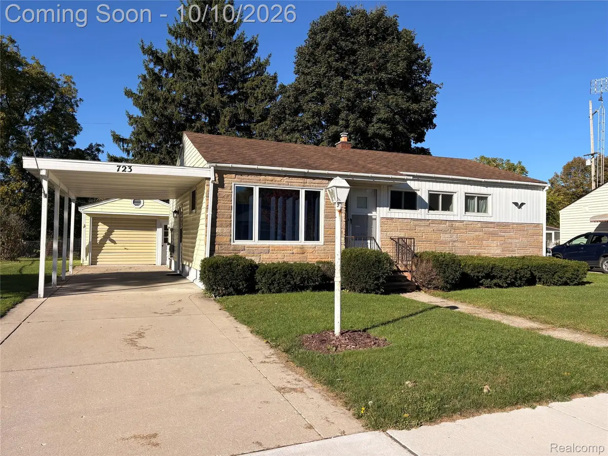 723 Woodbine Drive, Fenton, MI 48430 - #1