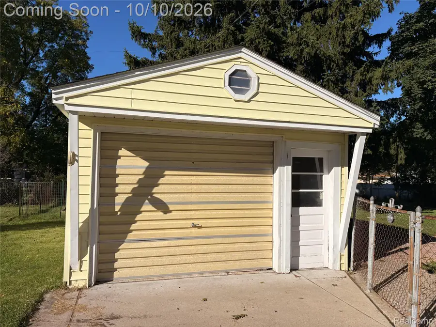 723 Woodbine Drive, Fenton, MI 48430 - #3