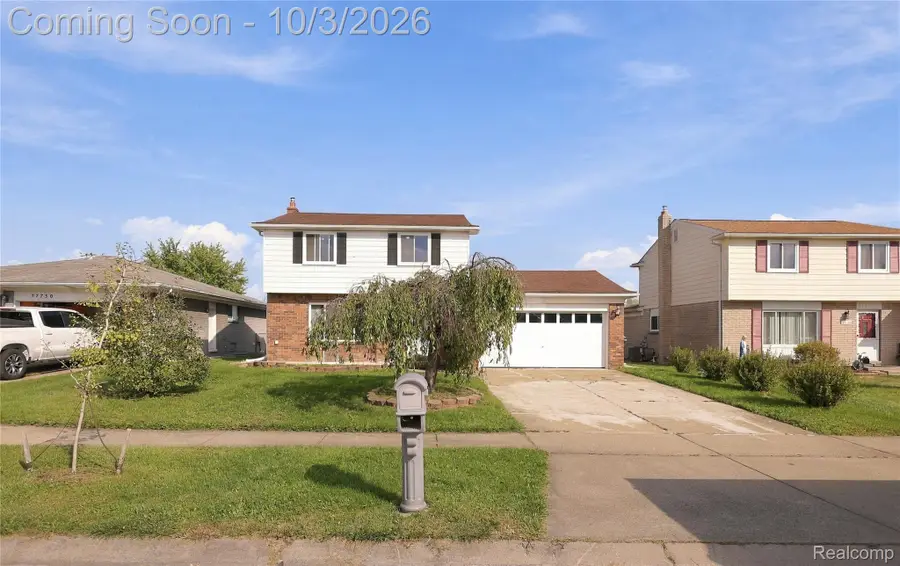 37718 Douglas Court, Sterling Heights, MI 48310 - #2