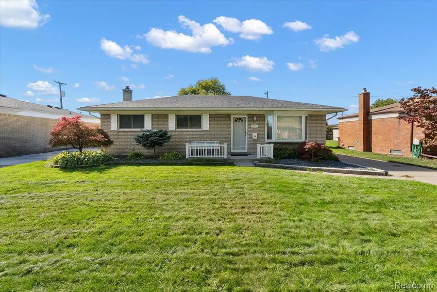 33759 Cornelissen Drive, Sterling Heights, MI 48312 - #2