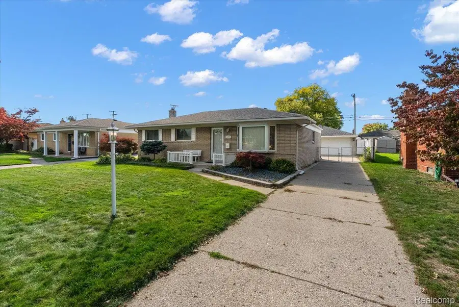 33759 Cornelissen Drive, Sterling Heights, MI 48312 - #3