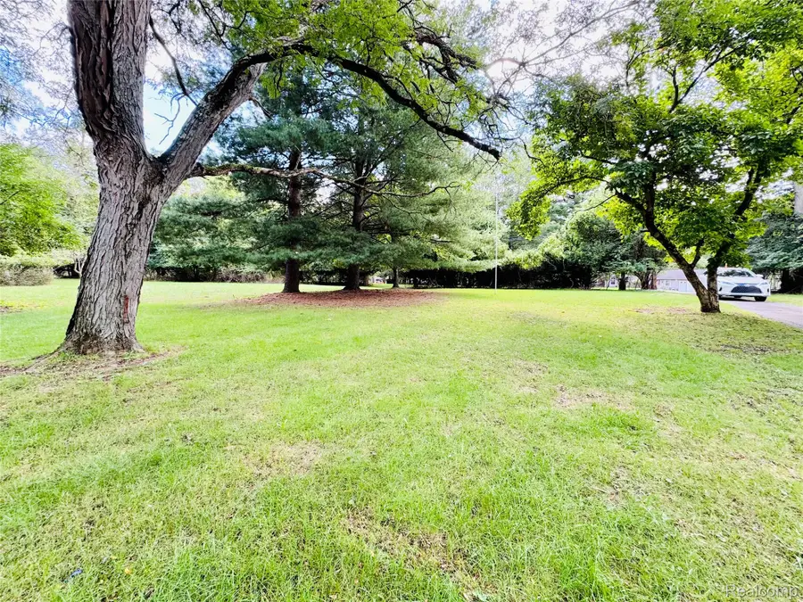 25400 Larkins Street, Southfield, MI 48033 - #2