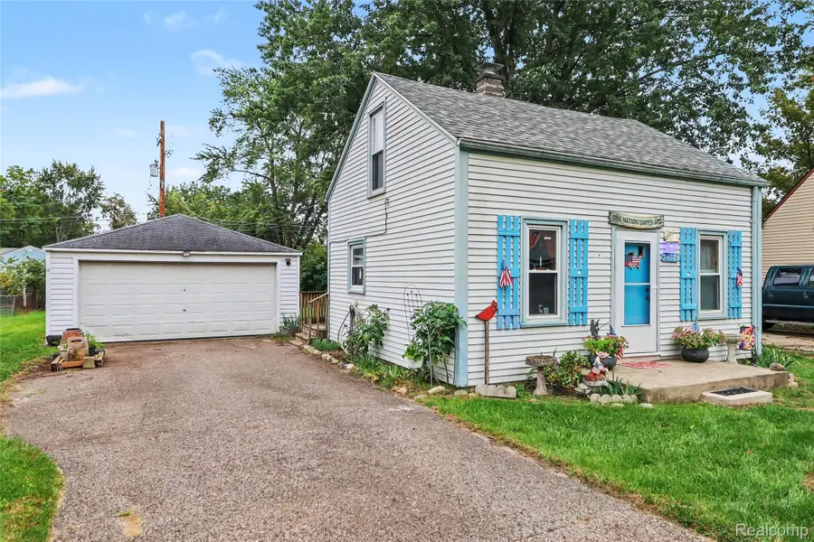 34609 Marquette Street, Westland, MI 48185 - #3