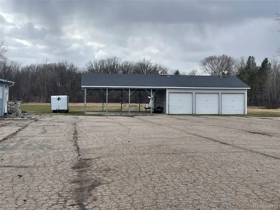 2260 S Belsay Street, Burton, MI 48519 - #2