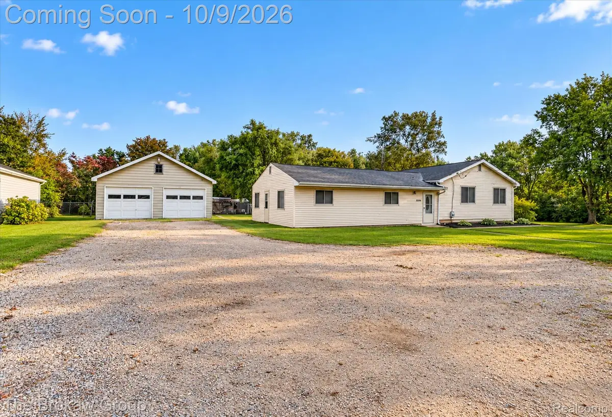 3380 W Hill Road, Flint, MI 48507 - #1