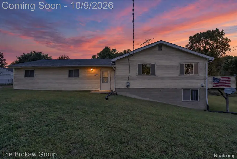 3380 W Hill Road, Flint, MI 48507 - #2