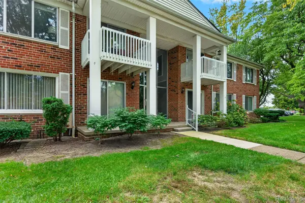 42241 Toddmark Lane, ClintonTwp, MI 48038