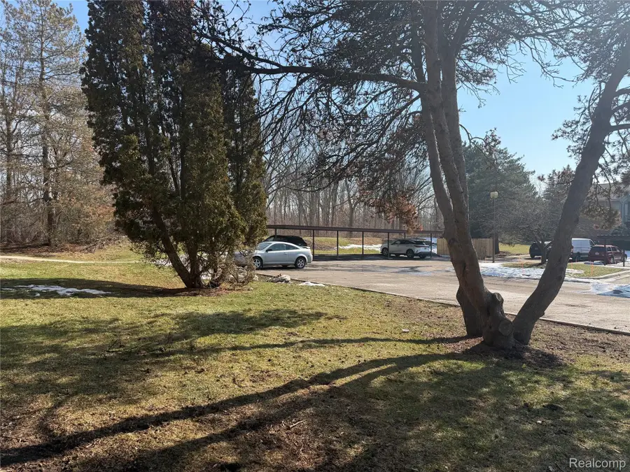 22140 Indian Creek Drive, Farmington Hills, MI 48335 - #3