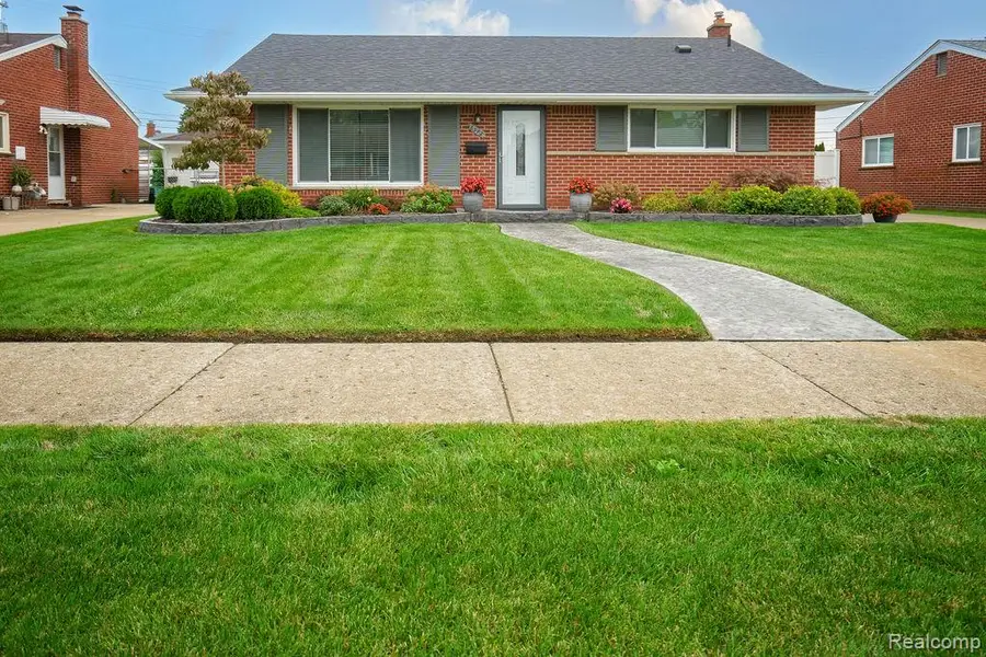 6542 Sunset Street, Garden City, MI 48135 - #2