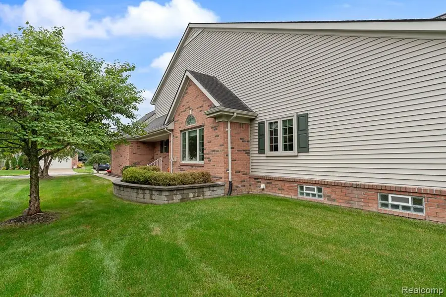 3845 Knightbridge Circle #46, Sterling Heights, MI 48314 - #3