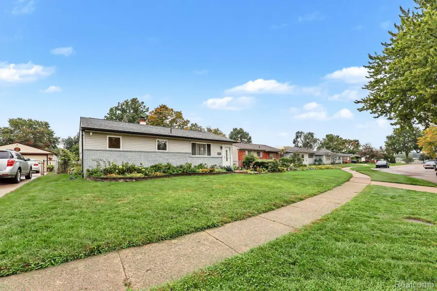 11804 Diehl Drive, Sterling Heights, MI 48313 - #2