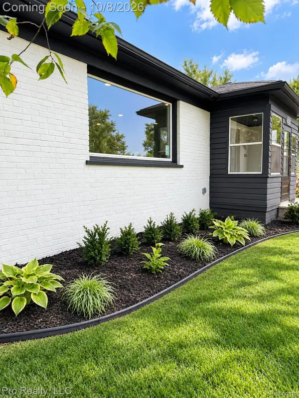 437 W Meyers Avenue, HazelPark, MI 48030