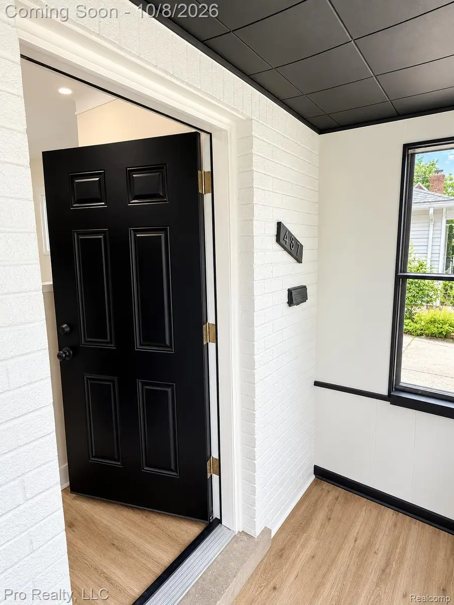 437 W Meyers Avenue, Hazel Park, MI 48030 - #2