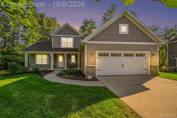 1084 Woods Edge Drive, Hartland, MI 48353