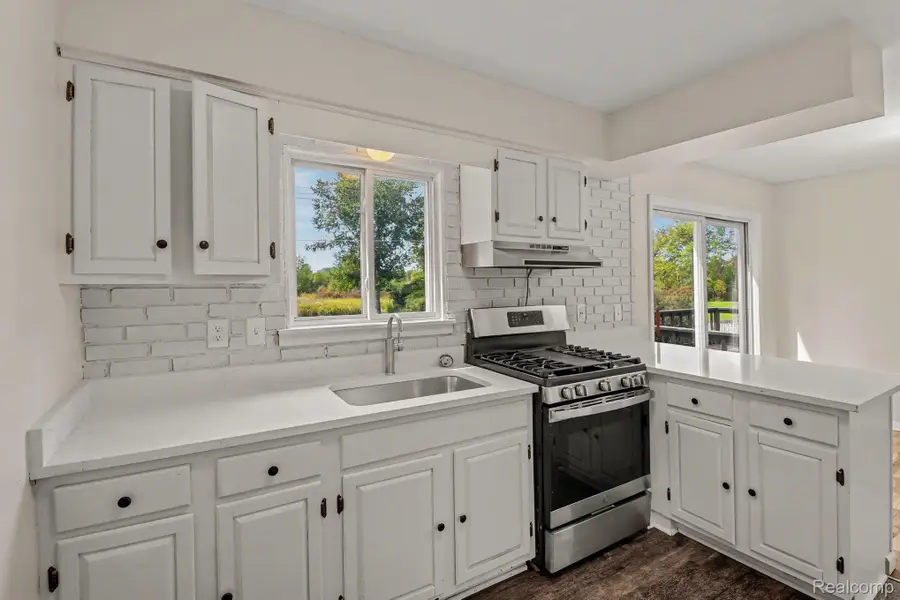 905 N Wilder Road, Lapeer, MI 48446 - #2