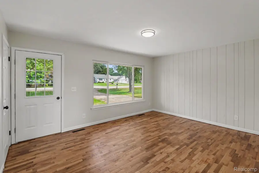 905 N Wilder Road, Lapeer, MI 48446 - #3
