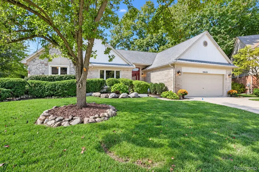 19431 Southampton Drive, Livonia, MI 48152 - #2