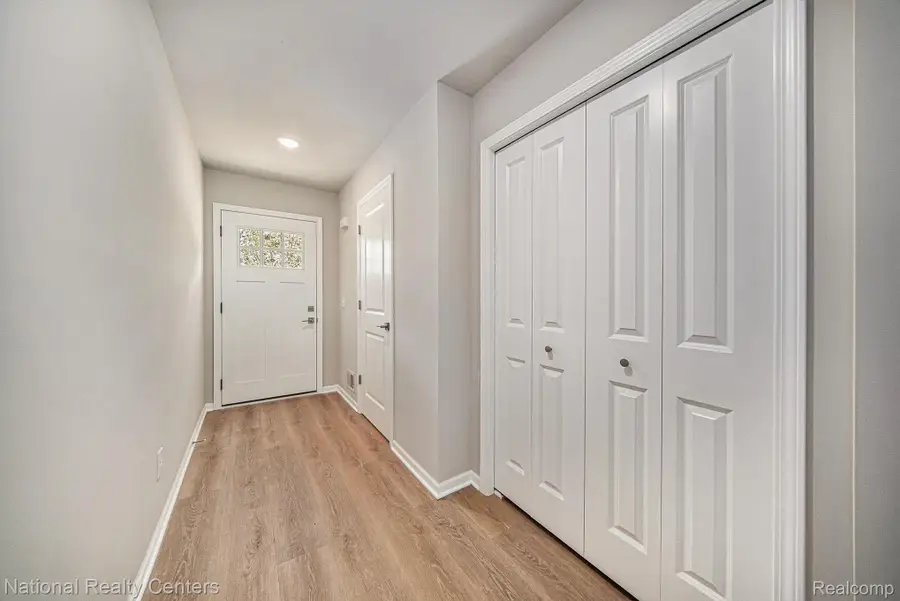 25011 Fairgrove Street, Woodhaven, MI 48183 - #3