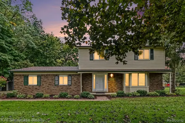 3305 Harvey Lake Road, Highland, MI 48356