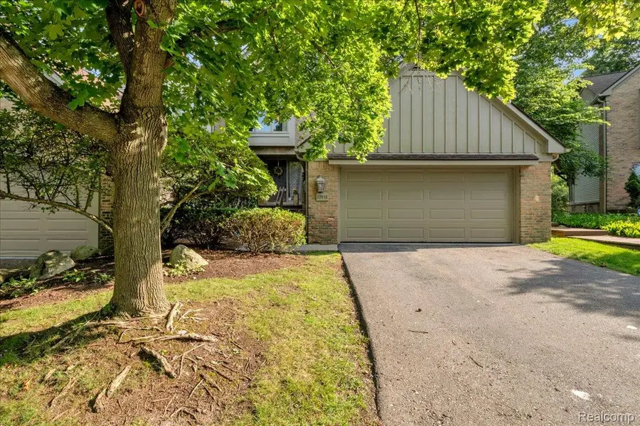 37418 Legends Trail Drive, Farmington, MI 48331 - #3