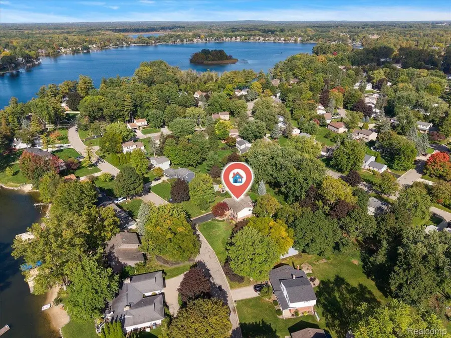 2767 Saturn Drive, Orion, MI 48360 - #2