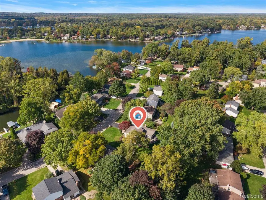 2767 Saturn Drive, Orion, MI 48360 - #3