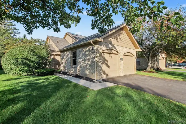 4920 Fairways Drive, Brighton, MI 48116