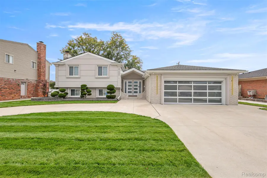 27057 Simone Street, Dearborn Heights, MI 48127 - #2