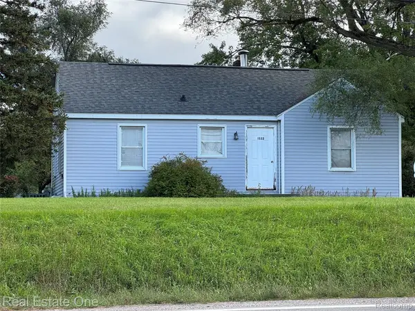 1532 Crescent Lake Road, Waterford, MI 48327