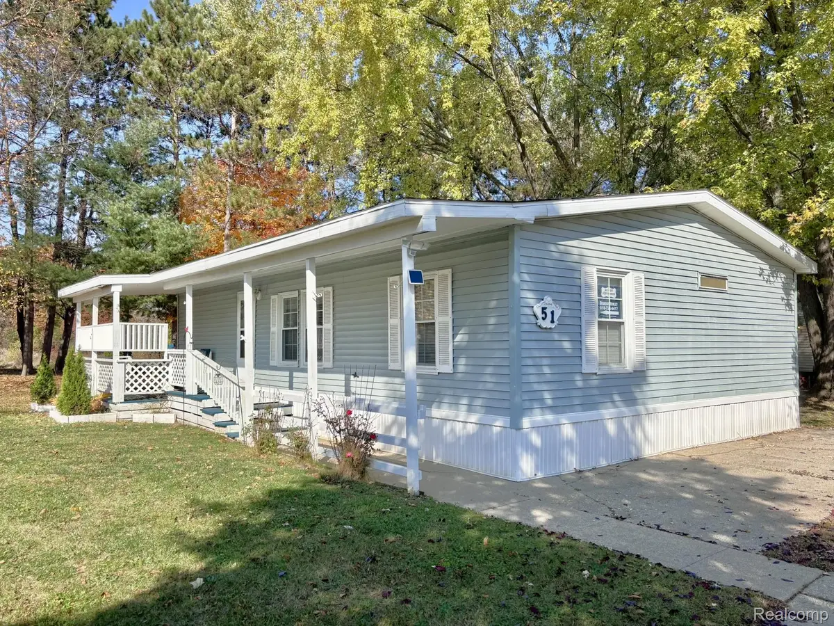 51 Green Valley Road, Flint, MI 48506 - #1