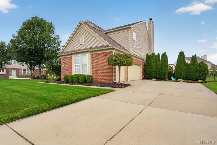 24686 Fairlawn Drive, Flat Rock, MI 48134 - #3