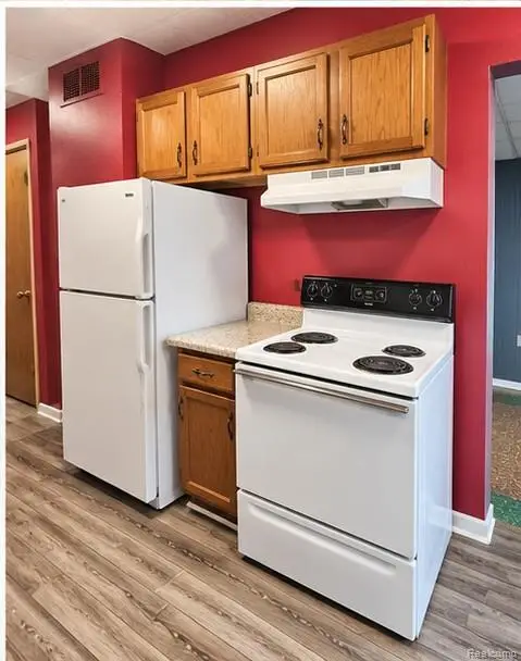 8665 Sterling, Center Line, MI 48015 - #3