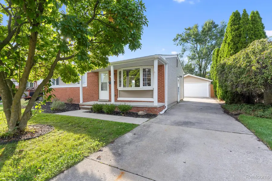 31700 Lafler Drive, Rockwood, MI 48173 - #2