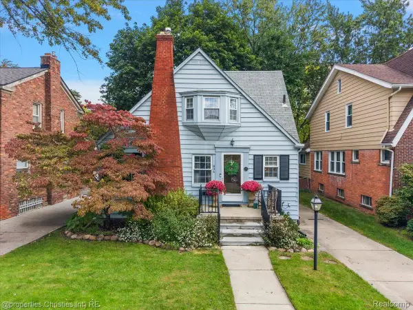 836 Edgewood Drive, RoyalOak, MI 48067